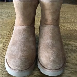 Ugg short bootie